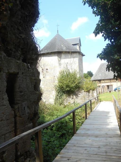 La Ferme Du Chateau Fauguernon Екстериор снимка